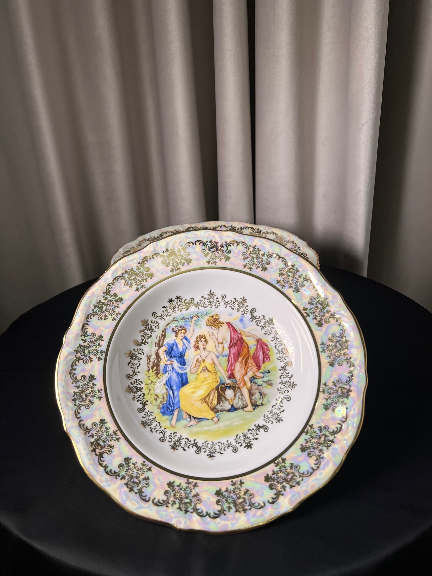 Deep plate ''Green luster ''