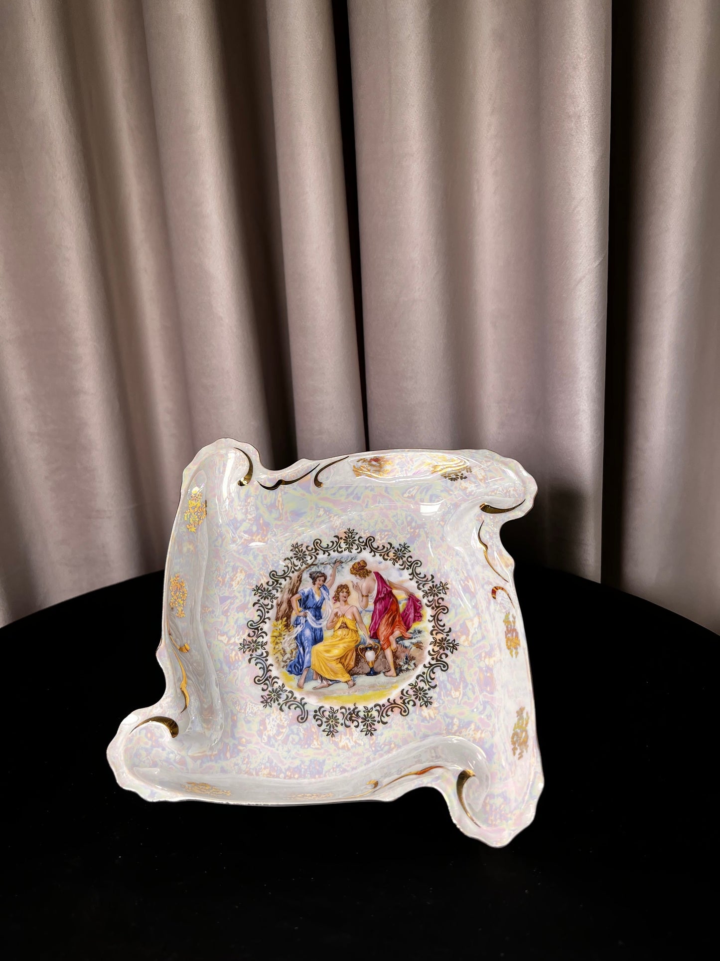 Square salad bowl ''Queen'' 24 cm