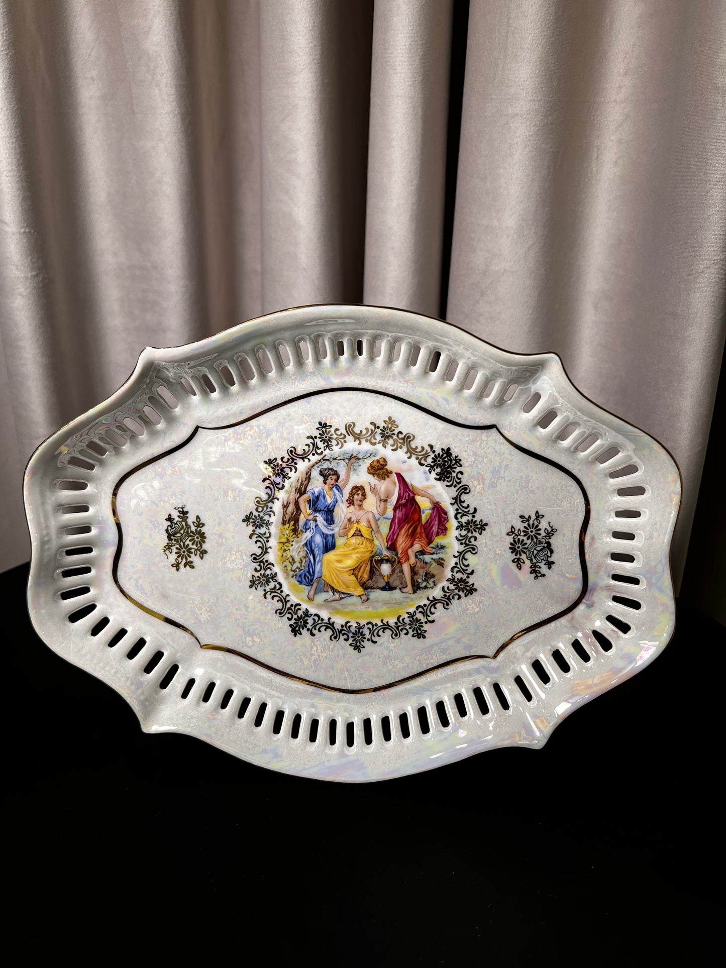 Pierced bonbonnière 27 cm