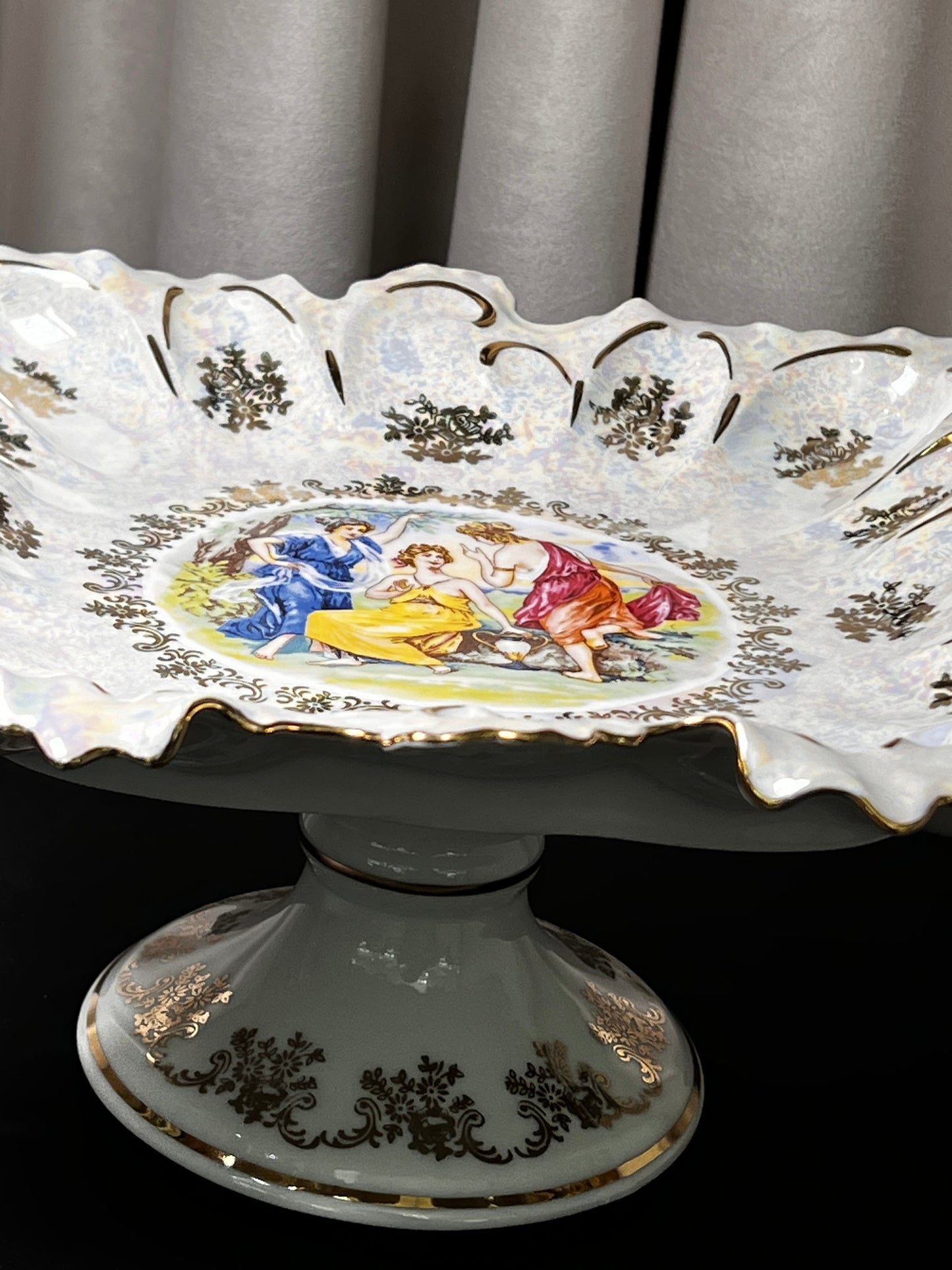 Square tray with legs ''Queen'' 36 cm