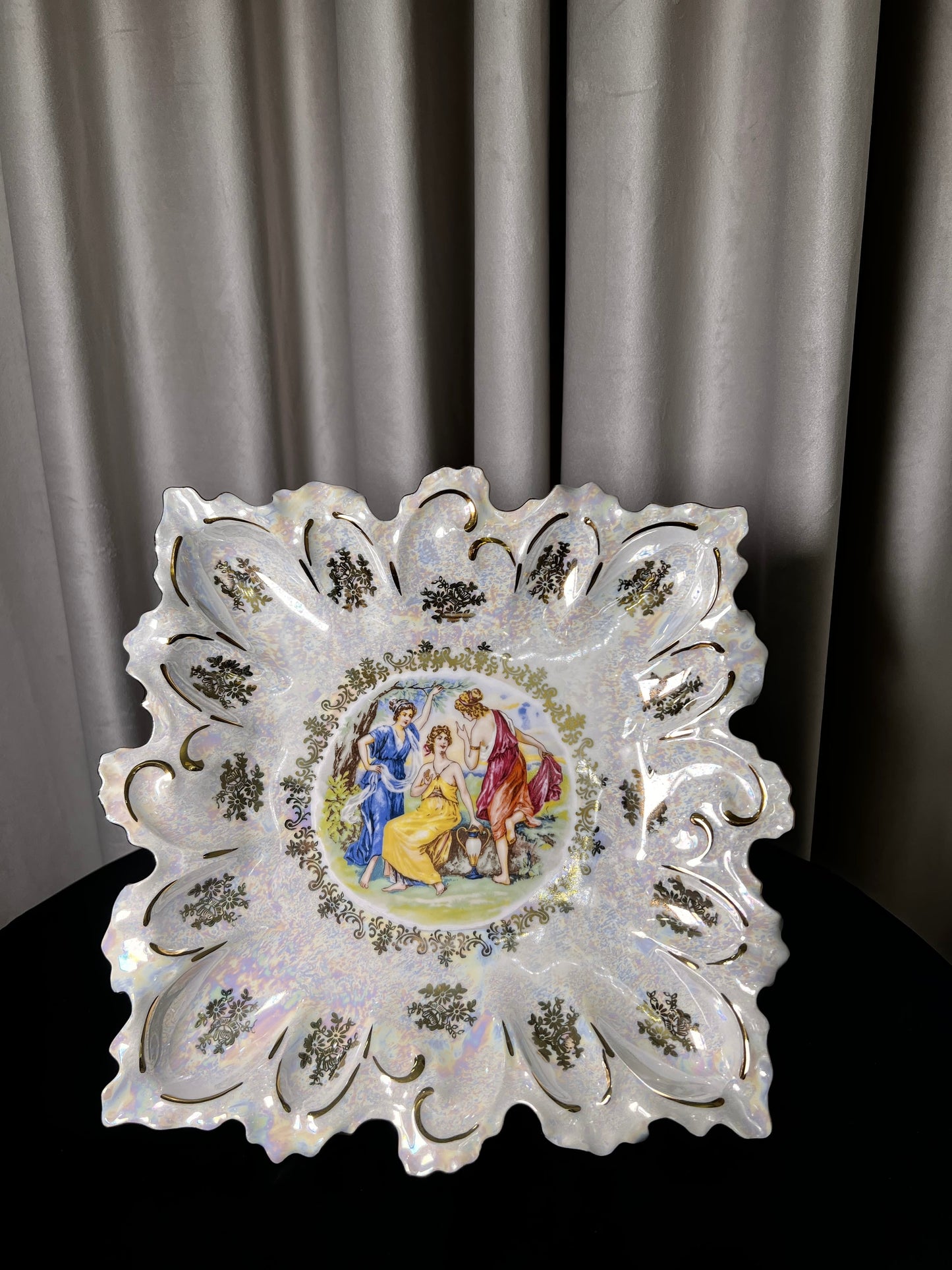 Square tray with legs ''Queen'' 36 cm