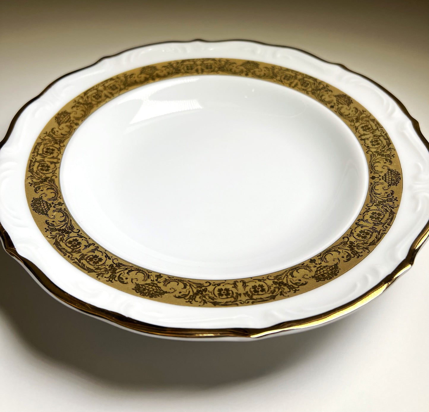Dinner set ''Gold engraving''