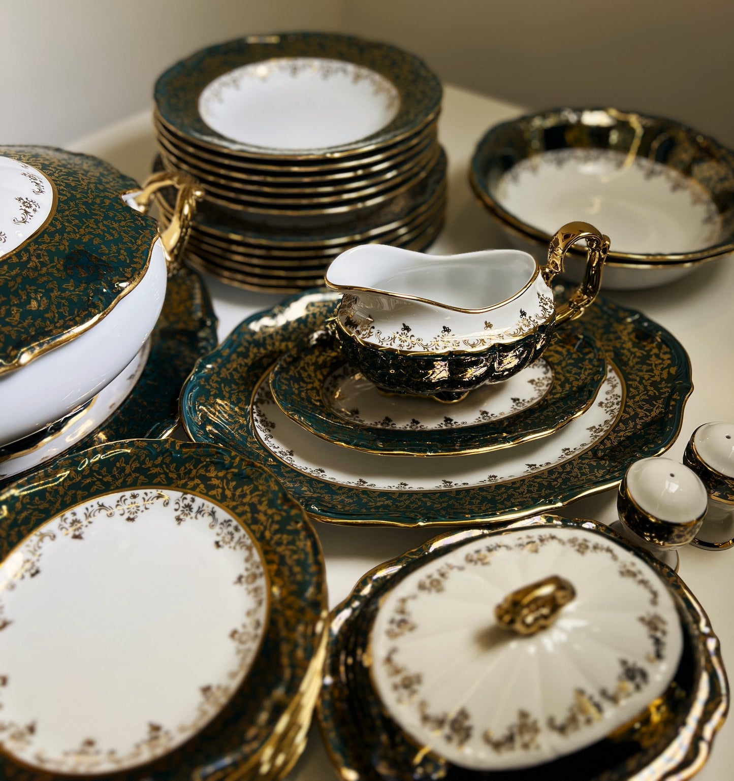 Dinner set ''Green leaves''