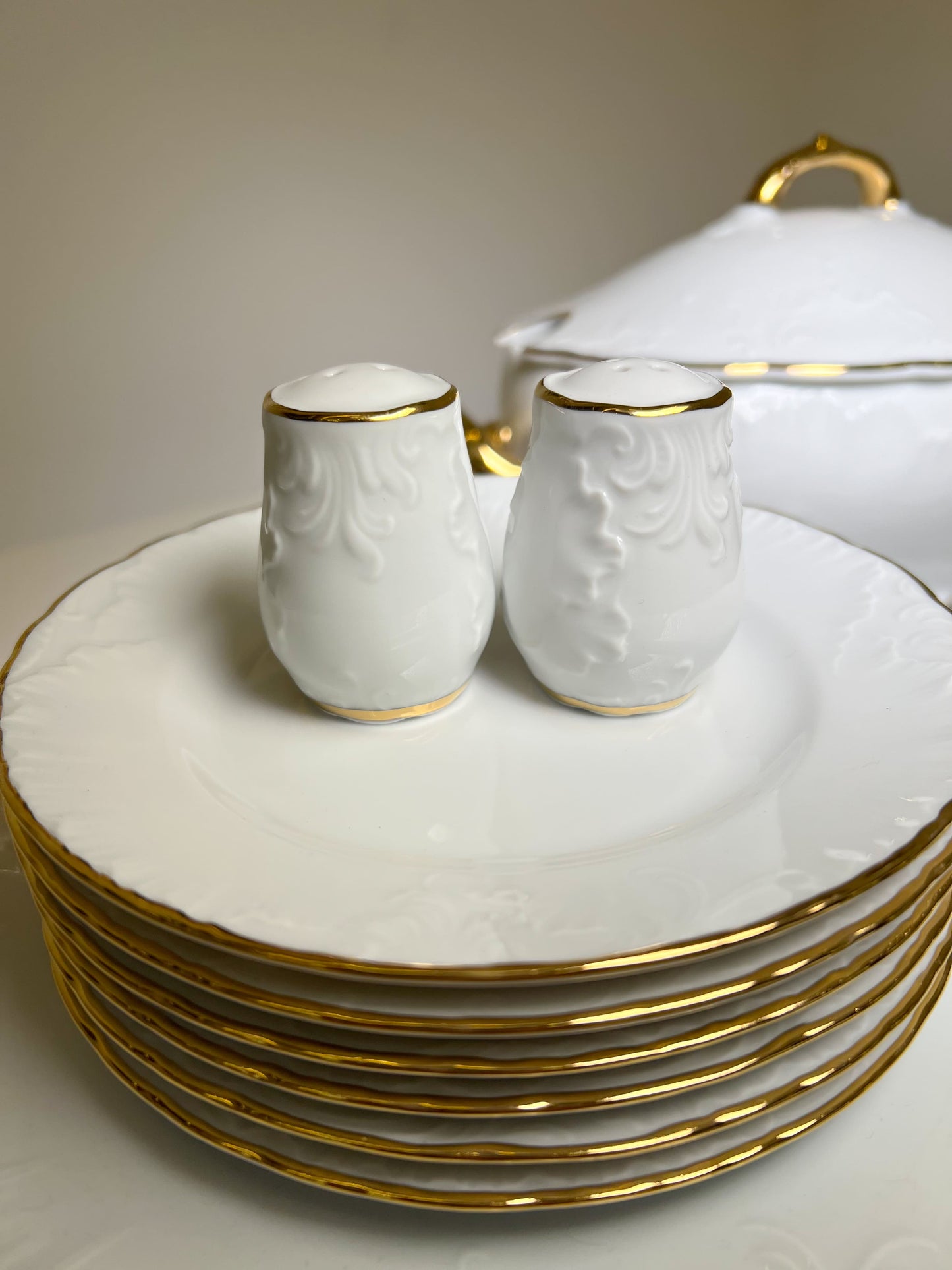 Dinner set ''Golden line''