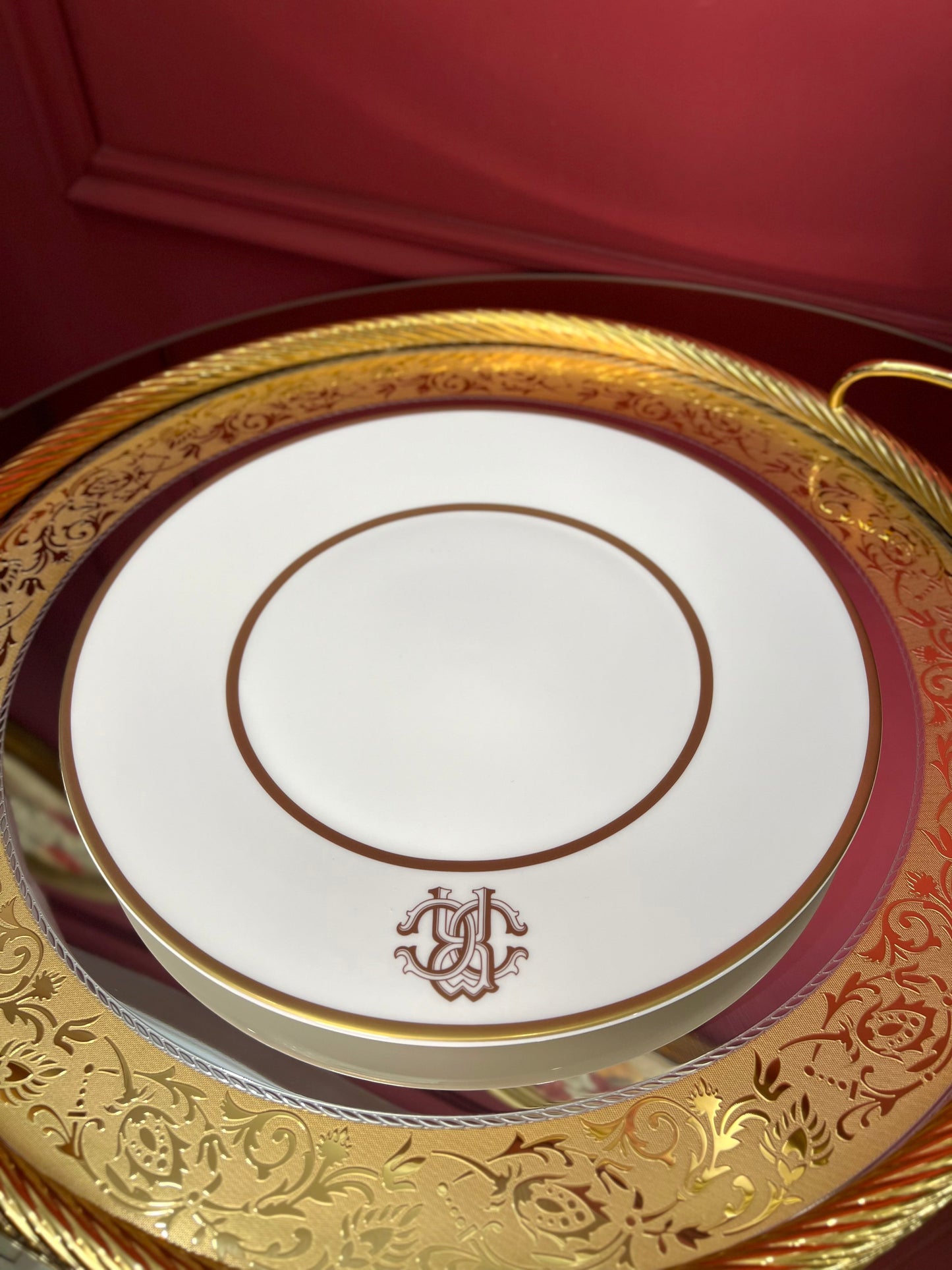 Round Serving Plate – Silk Gold