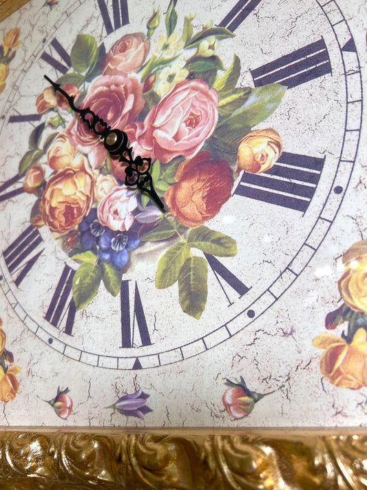 Clock in gold frame '' Roses''