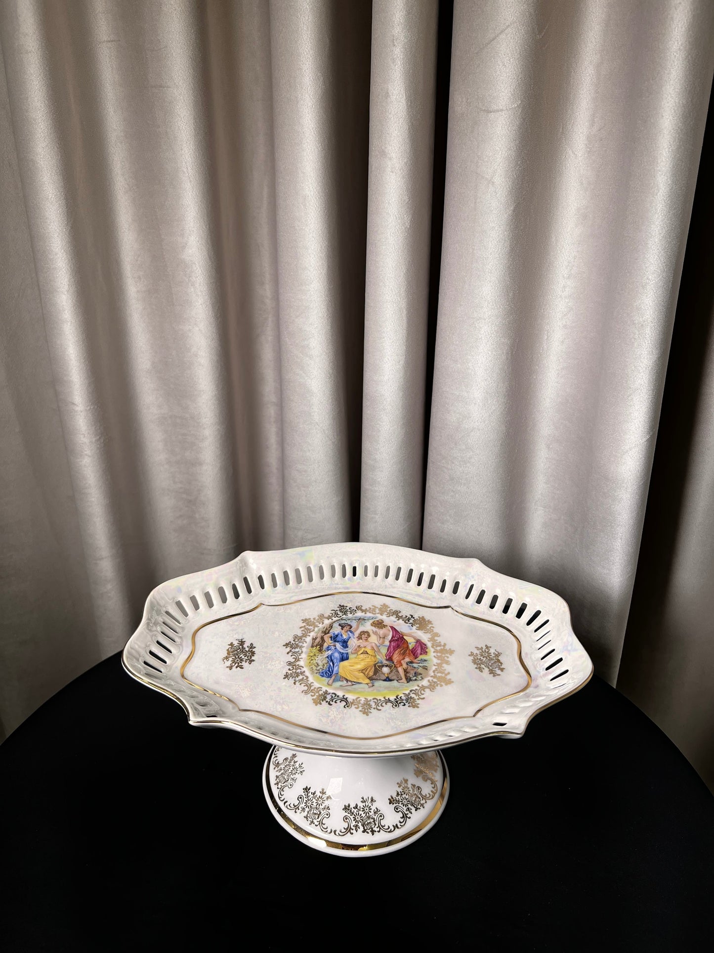 Pierced bonbonnière 27 cm