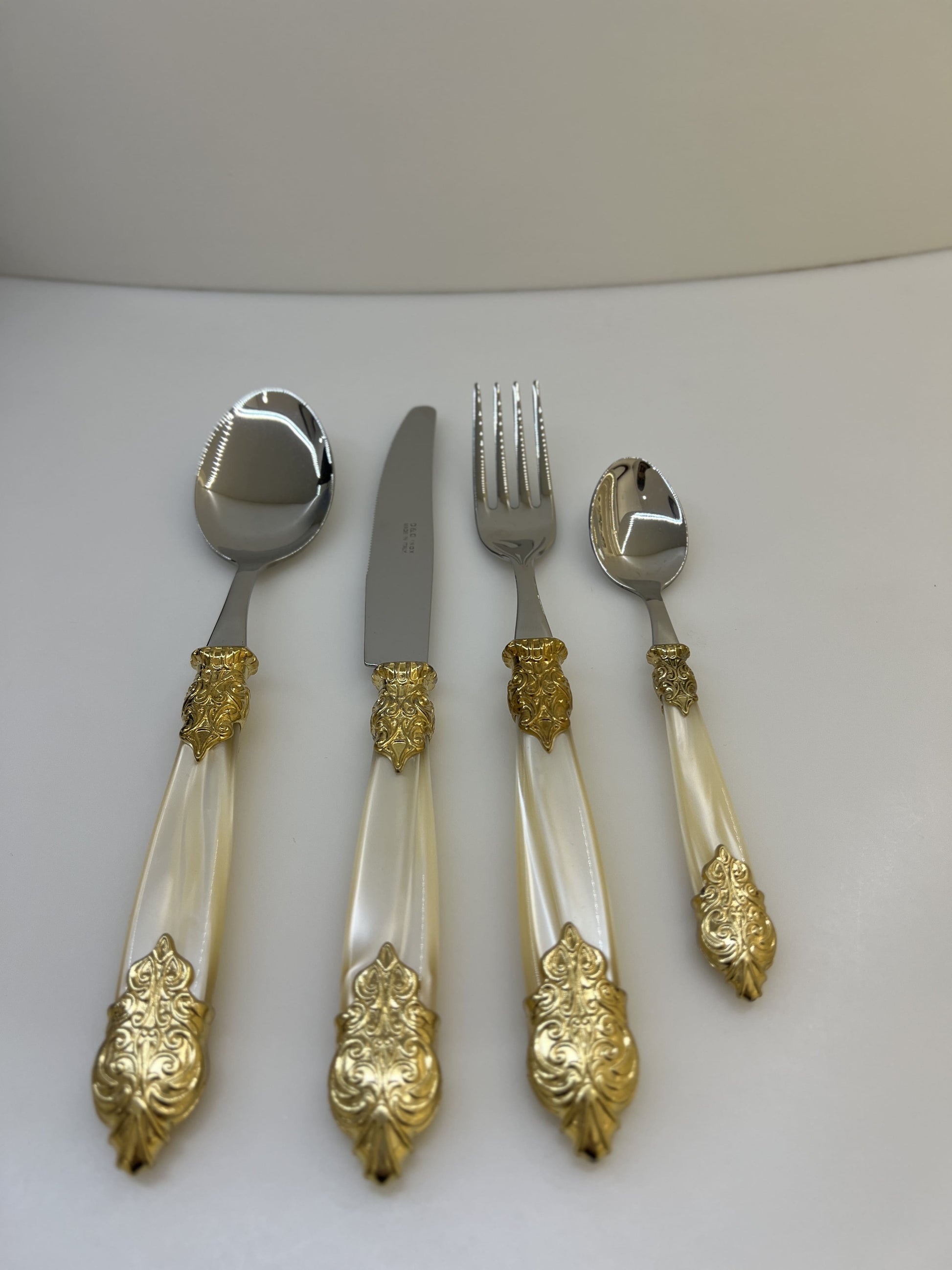 Luxury set 24 pcs versaille gold 7200 czk 