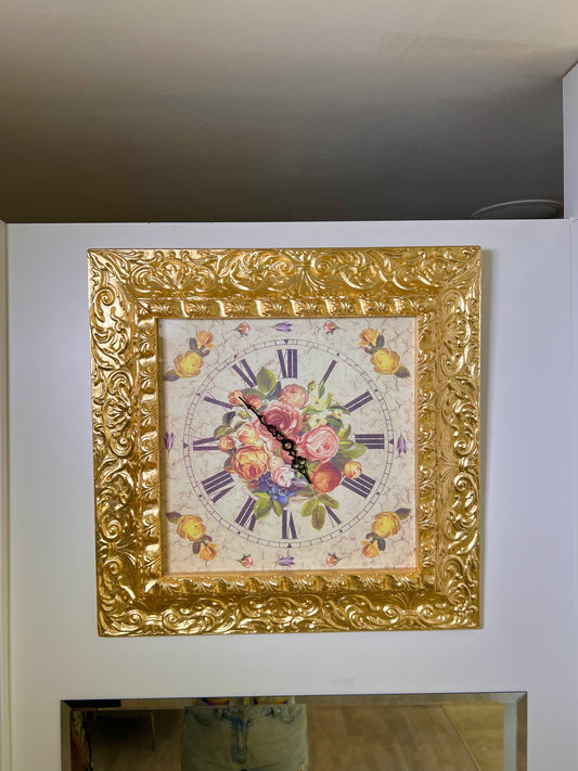 Clock in gold frame '' Roses''